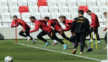Galatasaray, Beşiktaş derbisine İzmir'de hazırlandı