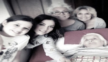 Aşkın Nur Yengi'nin anne acısı