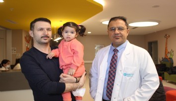 Mıknatıslı oyuncak yutan 2,5 yaşındaki Cemre ölümden döndü