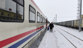 Doğu Ekspresi çığ düşmesi sonucu yolda kaldı
