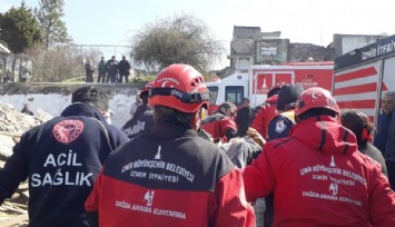 Girdiği bina çöken hurdacı enkaz altında kaldı  