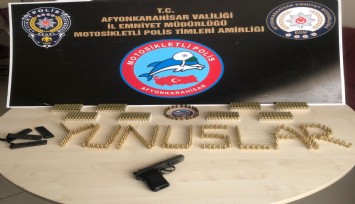 Şüphe üzerine durdurulan araçta ruhsatsız silah ve 623 adet mermi ele geçirildi
