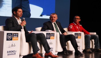 Mert Fırat: “Kocaman bir iklim krizi yaşıyoruz”