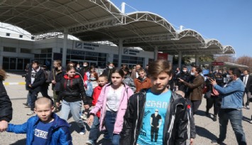 Ukrayna yetimhanelerindeki 159 çocuk Türkiye'ye geldi