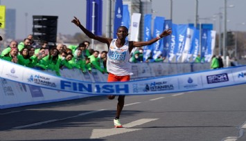 İstanbul Yarı Maratonu'nda Kenyalı atlet Rodgers Kwemoi, rekor kırarak şampiyon oldu