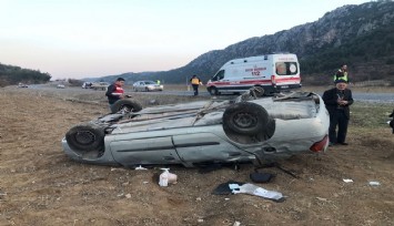 Kontrolden çıkan araç tarlada takla attı: 5 yaralı
