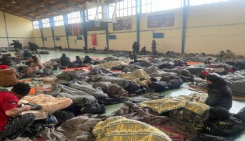 İzmir açıklarında 336 düzensiz göçmen yakalandı, 6 şüpheli gözaltında