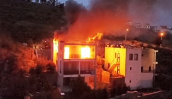 3 katlı bina 15 dakikada yandı, kül oldu