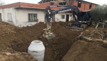 Boru döşerken toprak göçtü: 2 yaralı