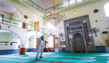Bayraklı'da ibadethanelere Ramazan bakımı