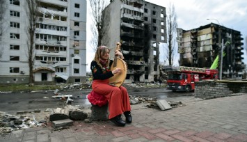 Savaşa müzikle isyan