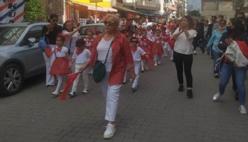 Bayram sevincini halkla paylaştılar