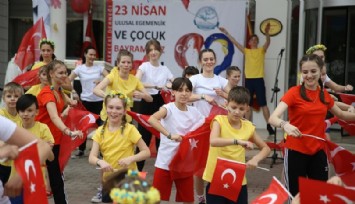 Ukraynalı çocuklar 23 Nisan coşkusuna ortak oldu