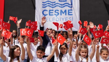 Çeşme'de 23 Nisan rengarenk şenlikle kutlandı