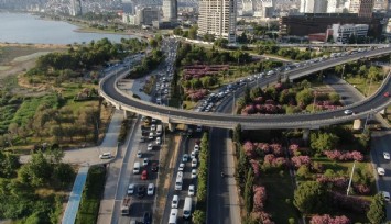 İzmir'de trafiğe kayıtlı araç sayısı arttı