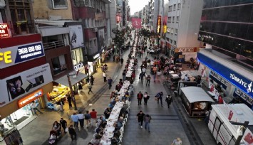 Karşıyaka Çarşı'da 5 bin kişilik iftar