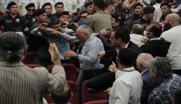 Altay kongresinde yumruklar konuştu!