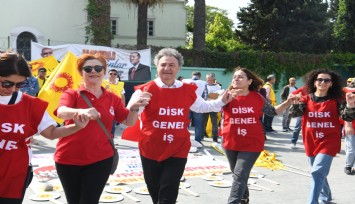 Başkan İduğ işçilerle halay çekti