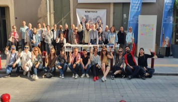İzmir'de Piriştina döneminin meclis üyeleri ve eski başkanlar 'Gezi' nöbetinde