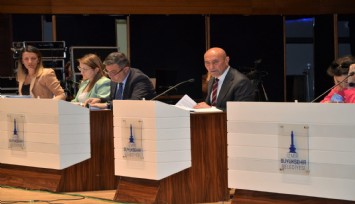 İzmir Büyükşehir Belediyesi ve ESHOT'un hesapları meclisten geçti