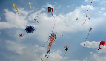 Çiğli Uçurtma Festivalinde gökyüzü Atatürk ve Türk bayraklarıyla renklenecek