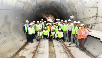 İzmir Büyükşehir Belediyesi Meclis Üyeleri Narlıdere Metro tüneline indi