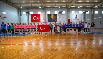 3 ilçenin şampiyonu Bayraklı oldu