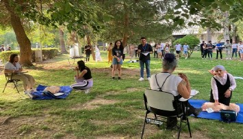 O atölyelere katılan İzmirli gençler sağlıklarını okuryazar hale geldi
