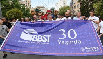 Bornova Belediyesi Şehir Tiyatrolarına karnaval gibi 30'ıncı yıl kutlaması