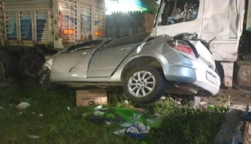Sürat yapan otomobil, 2 üniversite öğrencisini yaşamdan kopardı