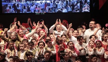 Konak’ta 300 halk dansçısı  'Şenlik' coşkusu yaşattı   