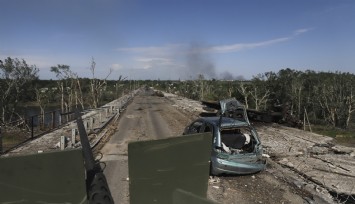 Rus ordusu Severodonetsk'e giden tüm köprüleri yıktı