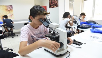 Bornova'da çocuklara oyunlarla bilim kampı