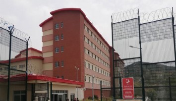 İzmir Valiliğinden Harmandalı Geri Gönderme Merkezi'ndeki olaylarla ilgili açıklama: Kontrol altına alındı