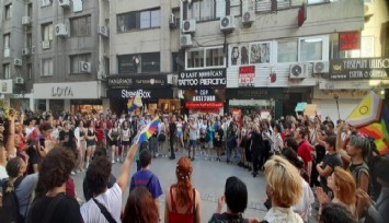 İzmir’de Onur Yürüyüşü’ne polis engeli: 12 gözaltı