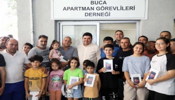 Başkan Kılıç’tan apartman görevlilerinin çocuklarına sürpriz