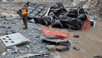 Pakistan'da otobüs vadiye uçtu: 19 ölü, 12 yaralı