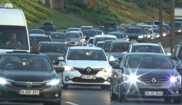 Tatilciler yola çıktı, trafik durma noktasına geldi