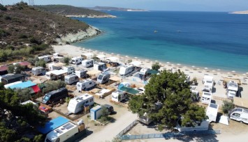 İzmir'in gözde tatil merkezlerinden Foça'da tatilci yoğunluğu
