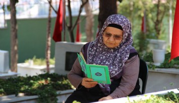 İzmir'de şehitliklerde buruk bayram arifesi