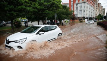 Türkiye şiddetli yağışa teslim oldu