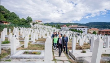 Başkan Soyer ve İzmir heyeti Srebrenitsa'da