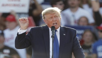 Trump, 2024 Başkanlık seçimlerinde aday olabileceği sinyalini verdi