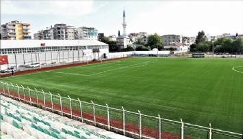 Bornova Belediyesi futbol sahalarını yenileniyor
