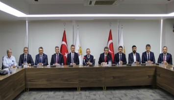 AK Partili 11 büyükşehir grup başkanvekili İzmir’de buluştu