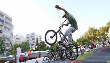 Karşıyaka'da Zeynep Aslan Bisiklet Parkuru açıldı