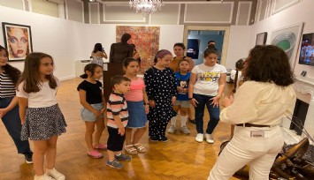 Bornova'da kursiyer çocuklara 'Arkas Sanat' gezisi