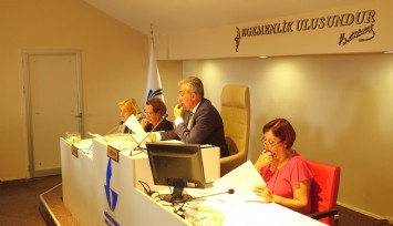 Güzelbahçe Belediyesinden öğrencilere kırtasiye malzemesi desteği