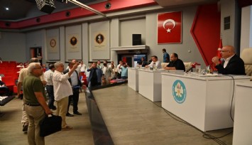 Büyükşehir meclisinde CHP'liler salonu terk etti