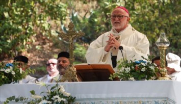 İzmir'de Meryem Ana ayini